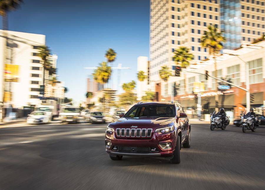  Jeep Cherokee Overland (KL) 2018 года  (NA) (фото 11 из 33)